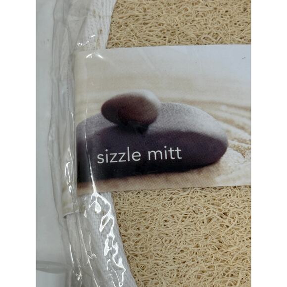 Princess Cruises Toiletry Set Of 7 Room Spray Sizzle Mitt Lip Balm Eye Gel Mask - Picture 11 of 16